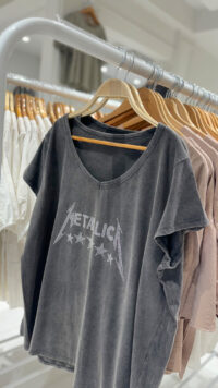 Alternative view of Remera ROCK