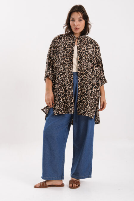 Alternative view of Camisa Abadia